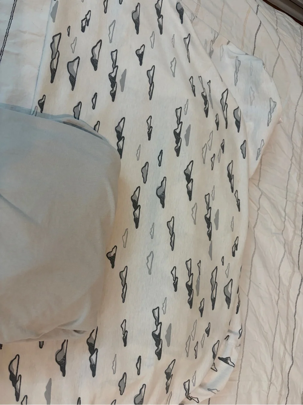 Neutral Cloud Pattern Cotton Crib Sheet set- White & Gray